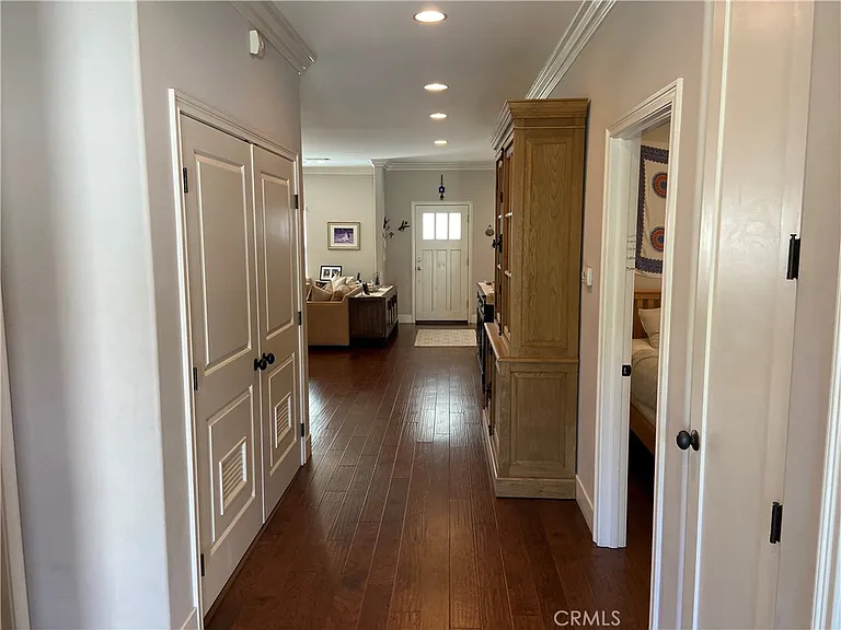 4470 Stansbury Ave — Photo 36