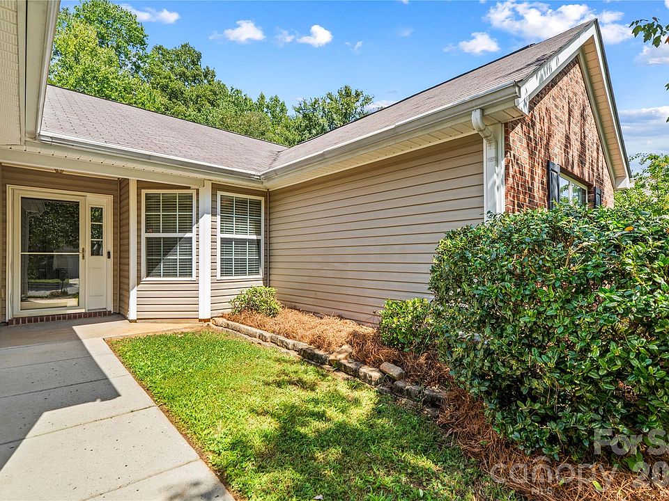 1st image of 2457 Marthas Ridge Dr