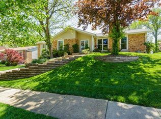 15380 Timber Hill Ln, Chesterfield, MO 63017