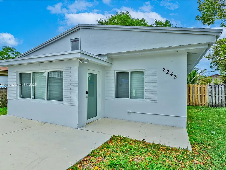 2243 Greene St — Photo 3