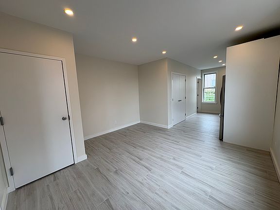 5th image of 3068 45th St #3RR