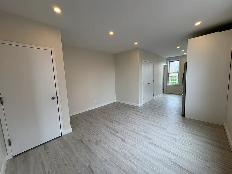 3068 45th St #3RR — Photo 5