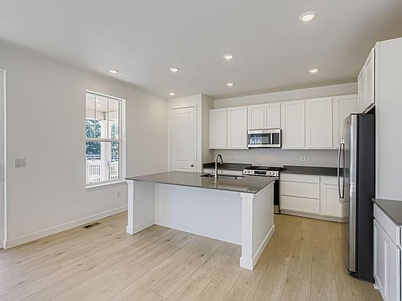 4th image of 3156 Ironton Dr