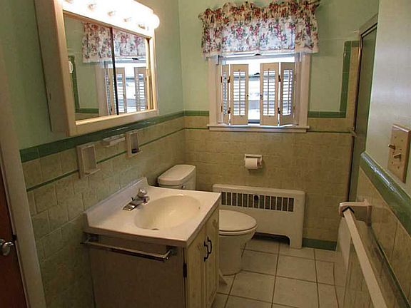 4th image of 58 Ridge St