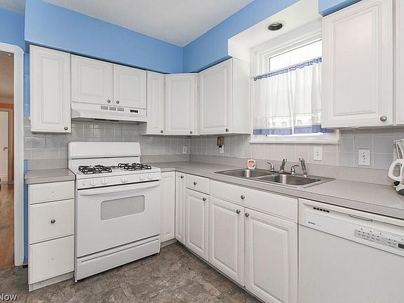 5th image of 14432 Montrose Ave