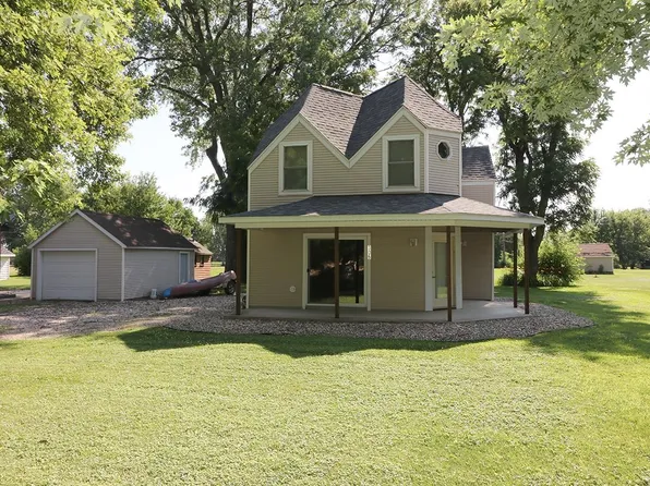 306 E 5th St, Lake Park, IA 51347