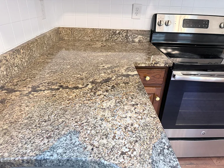 2900 Broadlands Dr — Photo 42