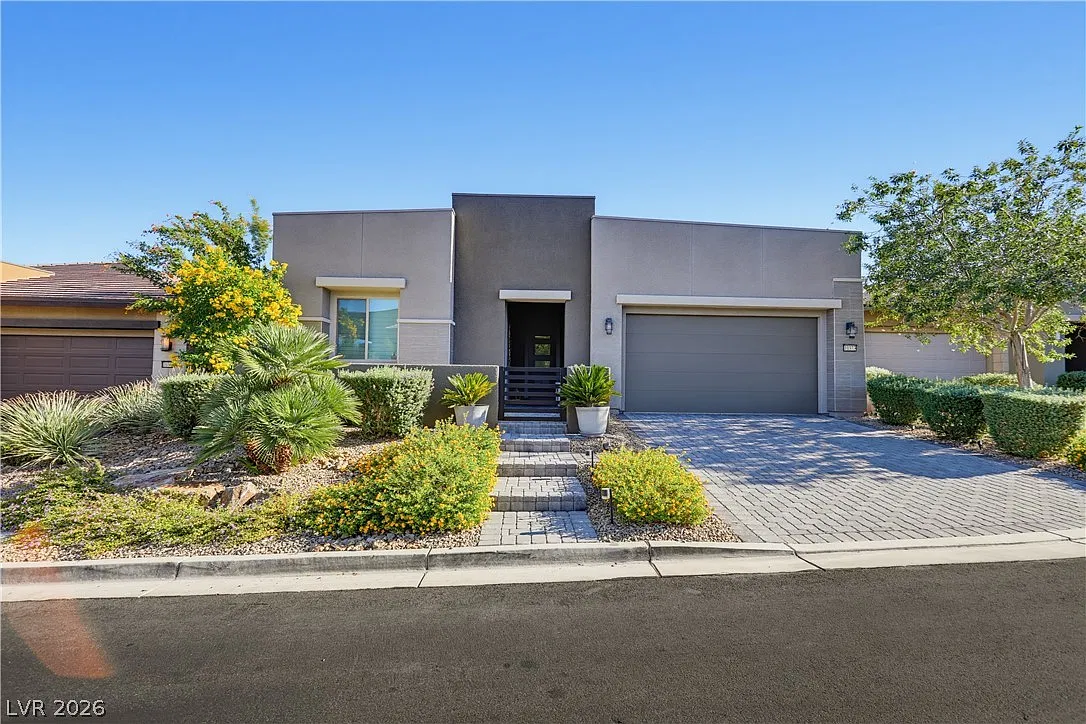 3 bed, 2.5 bath, 2523 sqft, $8,000 — Photo 2