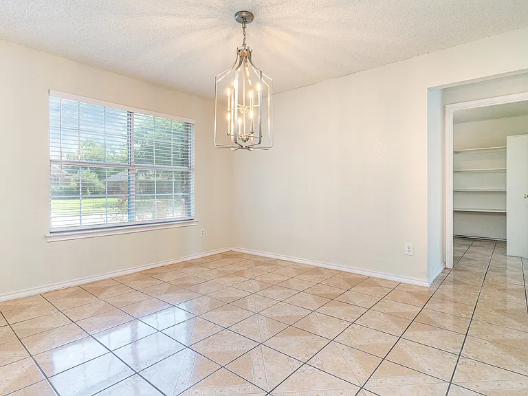 1810 Cedar Ridge Dr — Photo 7