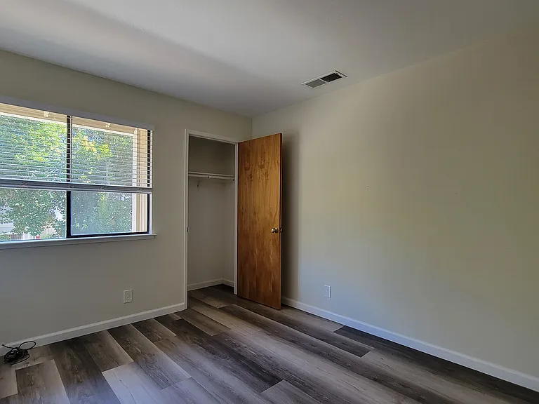 118 Mission Dr — Photo 9