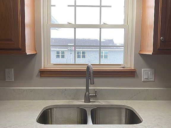 5th image of 401 Grace Ave