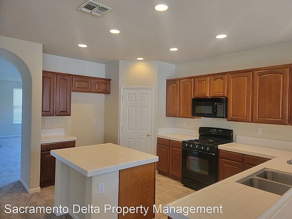 5th image of 250 Greg Thatch Cir