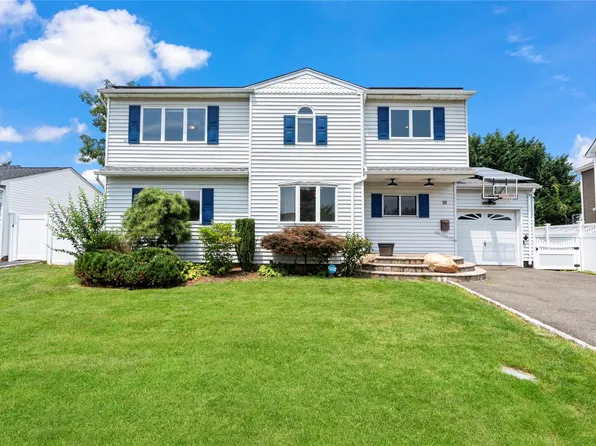 10 Lillian Lane, Plainview, NY 11803