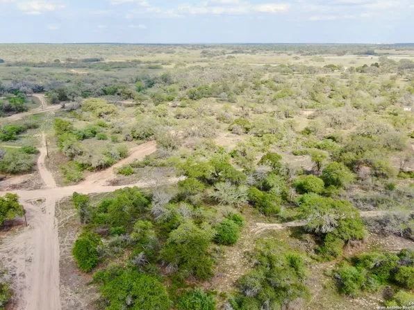 2739 County Road 770 LOT 8, Natalia, TX 78059