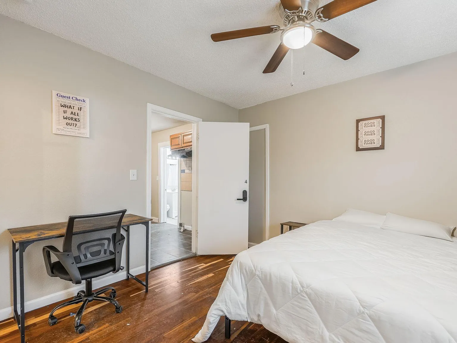 4 bed, 4.0 bath, 2500 sqft, $1,027 — Photo 2