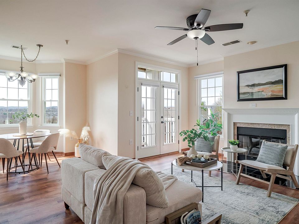 1st image of 1055 Weybridge Ct APT 204