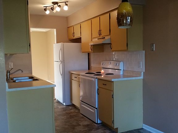 2nd image of 4914 Columbia Cir #31-147