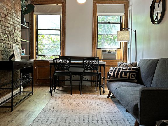 3rd image of 504 E 6th St APT 1