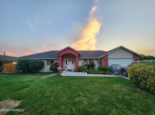 301 Berger Ln, Toppenish, WA 98948