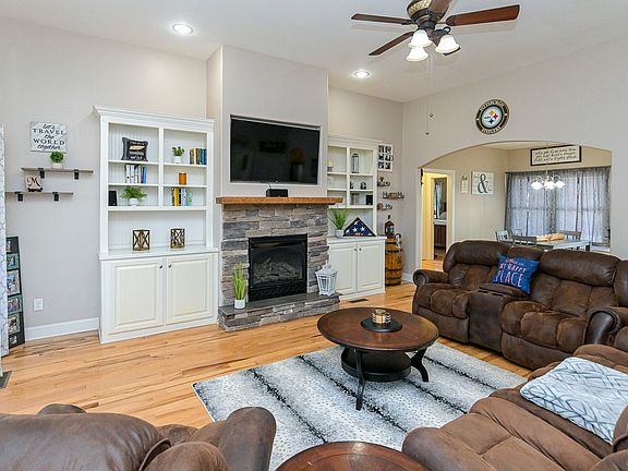 2nd image of 182 Old Camargo Rd