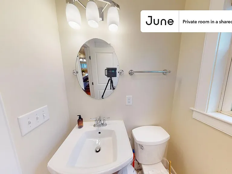 1845 Burke St SE #A — Photo 15