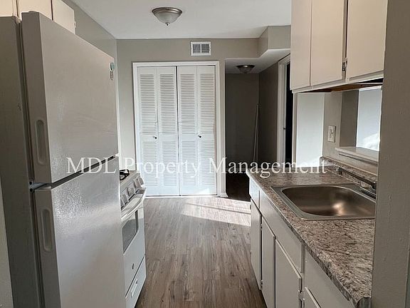 2nd image of 2803 S Jefferson Ave #4