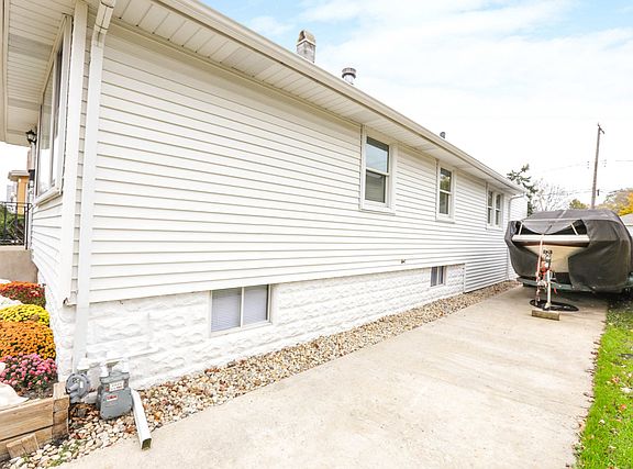 3rd image of 2251 N 76th Ct