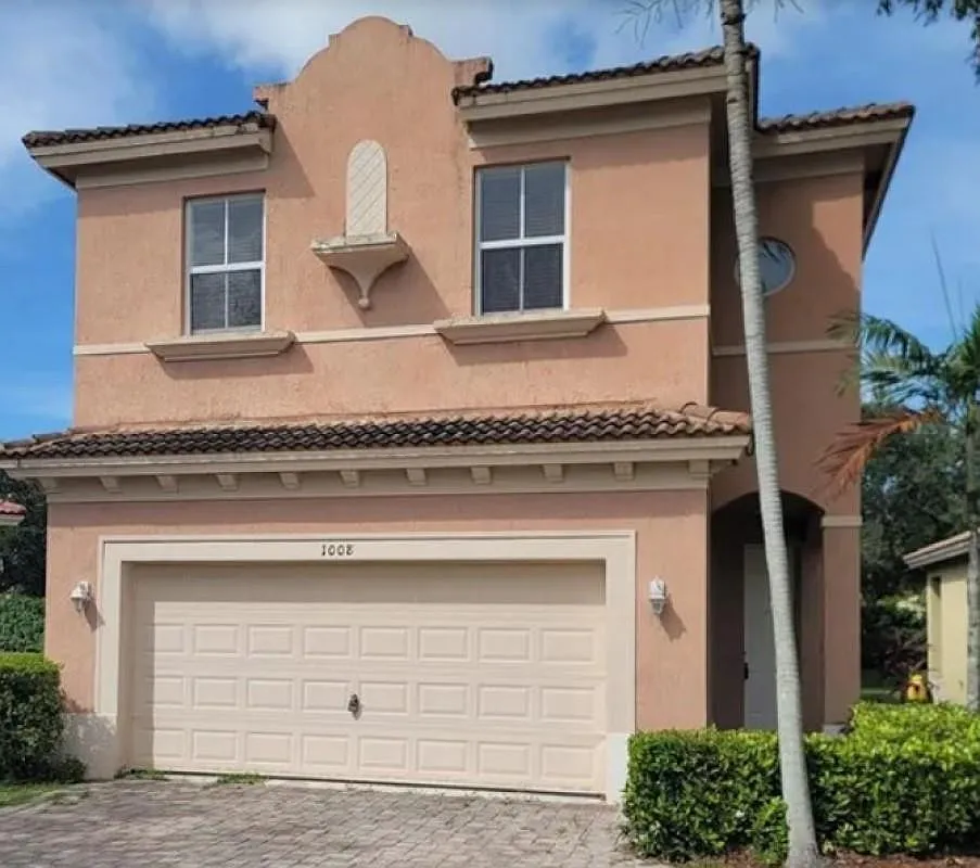 3 bed, 2.5 bath, 2206 sqft, $2,795 — Photo 1