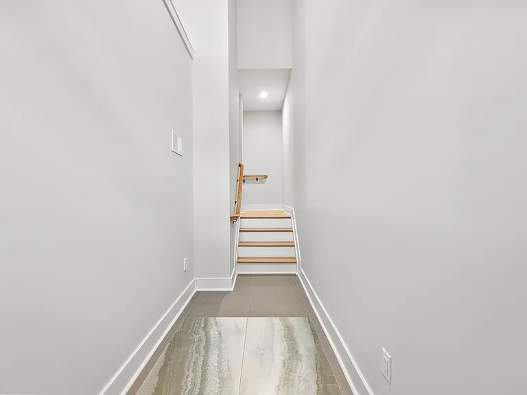 105 Brandon Ct — Photo 7
