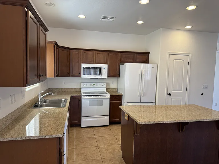 4263 E Medicine Bend Rd — Photo 10