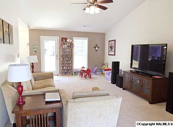 3rd image of 103 Dillion Cir NE