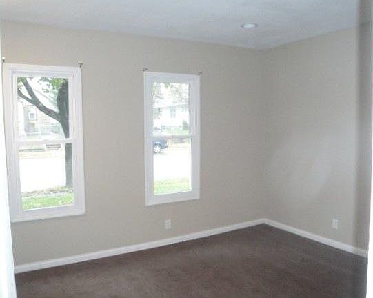 3rd image of 119 10th Ave S #1