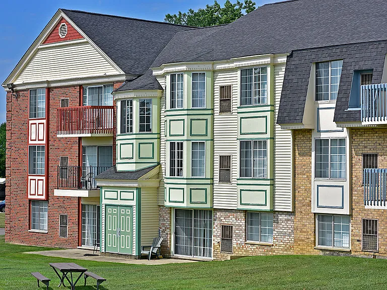 Thornridge Apartments — Photo 13