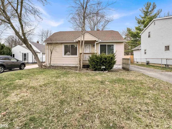 3207 Caroline St, Auburn Hills, MI 48326