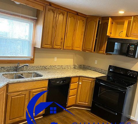 3rd image of 1715 Oakwood Ave NE