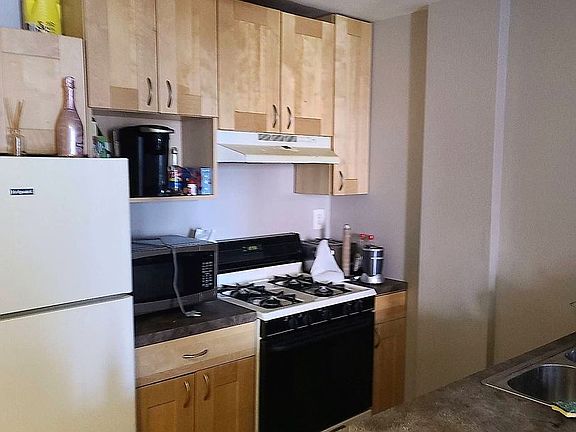 4th image of 422 W Spencer St #1