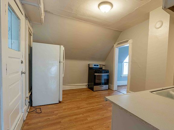 2nd image of 300 Spencer St NE #2