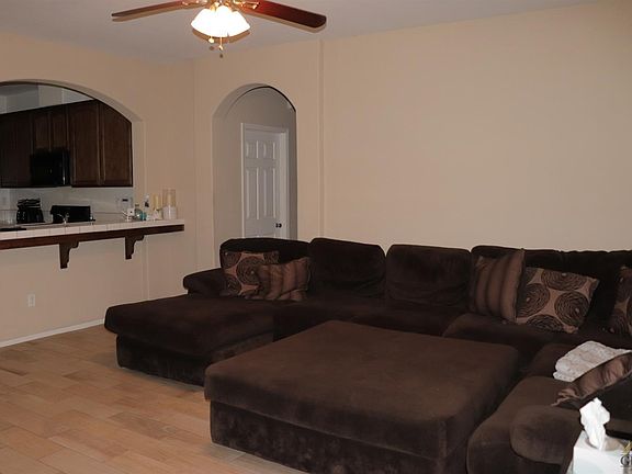 3rd image of 215 E Dagenham Ct