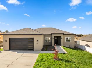 409 Hogan St, Sunnyside, WA 98944