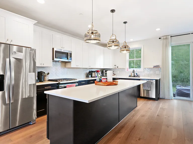 414 Walnut Ct — Photo 6