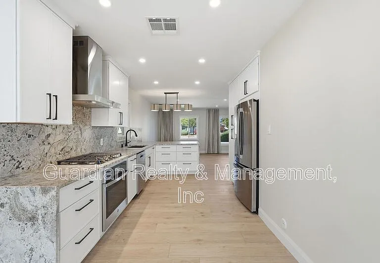 6819 E Paradise Pkwy — Photo 13