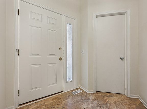 3rd image of 1928 Lakeside Dr