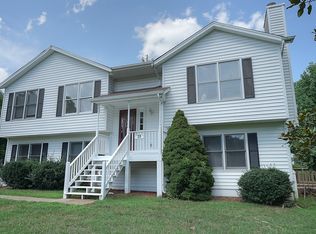 28 Melanie Hollow Ln, Fredericksburg, VA 22405