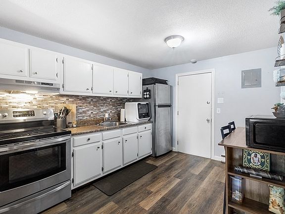 4th image of 61 Storey Ave APT 14