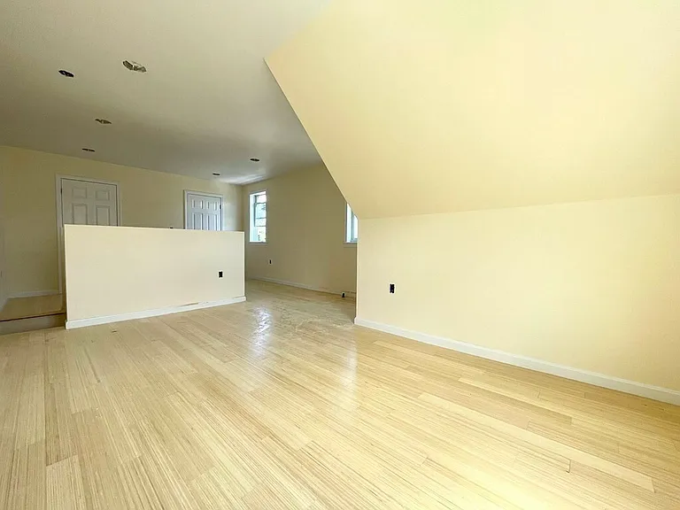 82 Edwards St — Photo 14