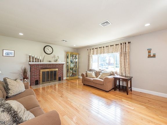 4th image of 47 Grove St