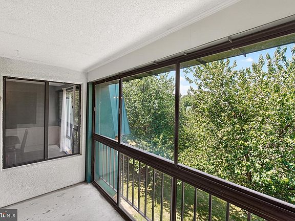 4th image of 1016 Brinker 301 Dr #301
