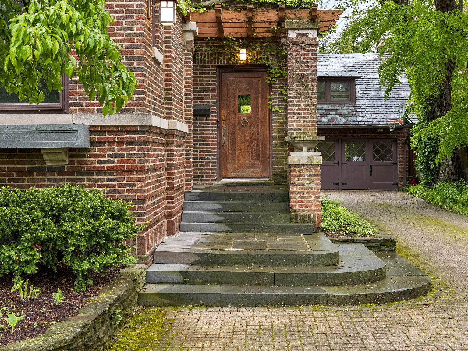 6 bed, 5.5 bath, 4669 sqft, $20,000 — Photo 4