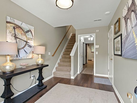 2nd image of 487 Huntington Ridge Dr