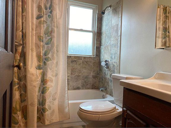 4th image of 139 Oxford Ave #2
